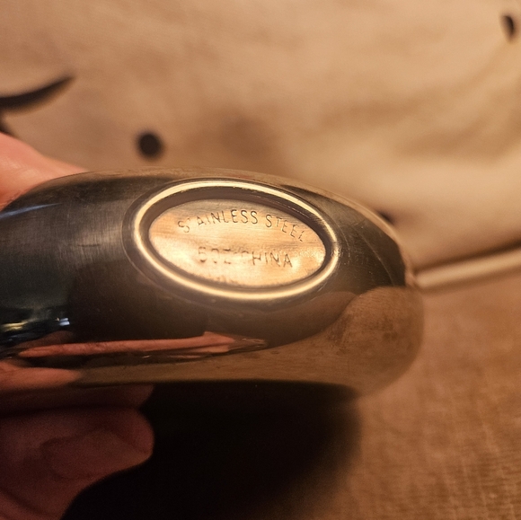 VINTAGE COURVOISIER STAINLESS STEEL & BRASS 5OZ. FLASK. - Picture 2 of 5